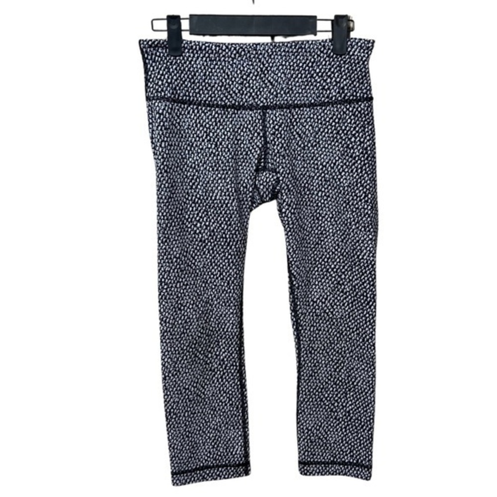 Black and White Patterned Lululemon Capri Length Leggings - Size 6